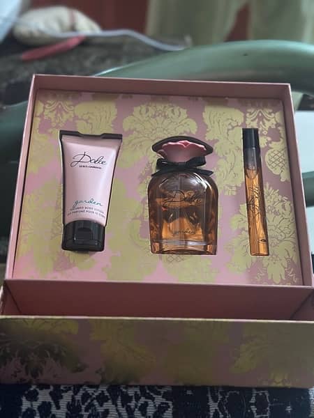 Dolce & Gabbana Dolce Garden Women Beauty Box Perfume Set. 2