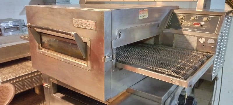 pizza oven conveyor 18" gasro// dough mixer// dough rooler// fryer 0