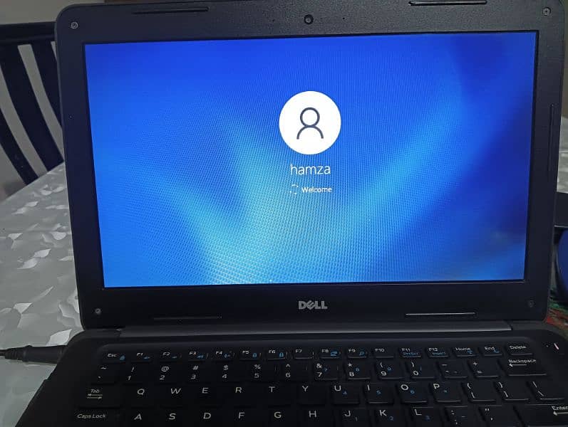 I'm selling my laptop 3