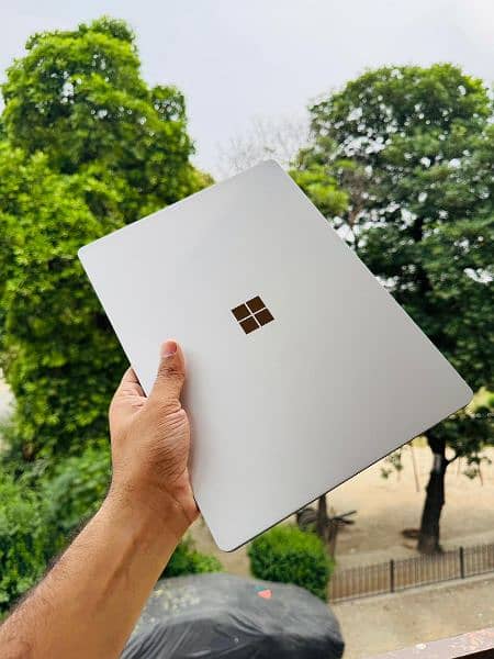 Urgent Selling Microsoft Surface Laptop 3 2