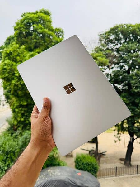 Urgent Selling Microsoft Surface Laptop 3 4