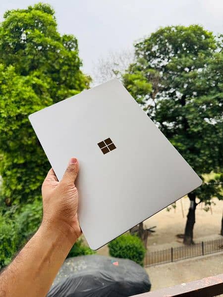 Urgent Selling Microsoft Surface Laptop 3 6