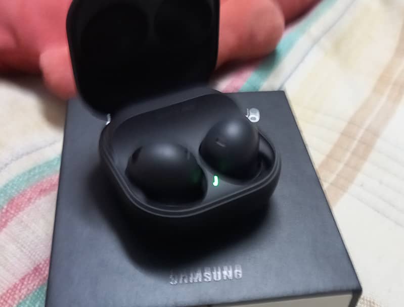 Samsung Galaxy Buds 2 Pro Headphones condition 10/10 2