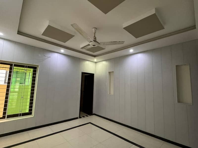 10 Marla Slightly used House For Sale Lowest Rate In BHARIA Town Lahore 15