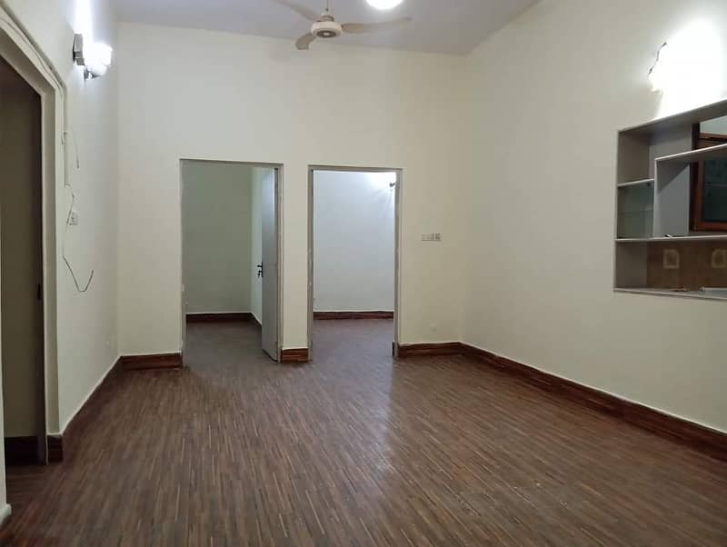 10 marla house for rent in faisal town for family and call center software house Academy setup or any commercial activity 3