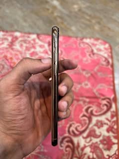 iphone xs gold colour