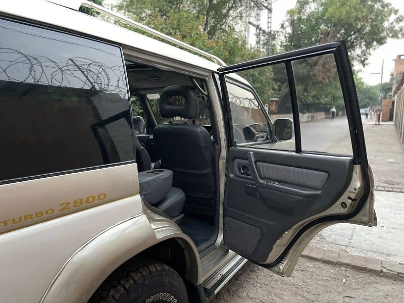 Mitsubishi Pajero 1993 5