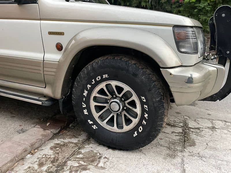 Mitsubishi Pajero 1993 8