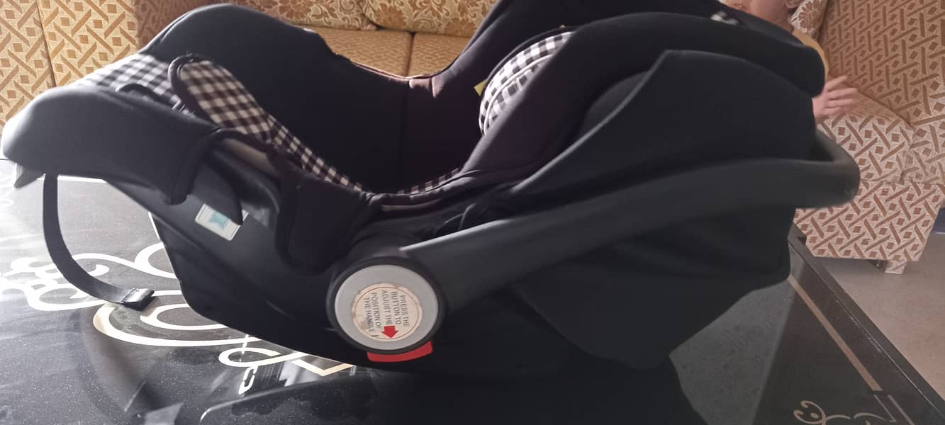 Baby car seat and carry cot 1