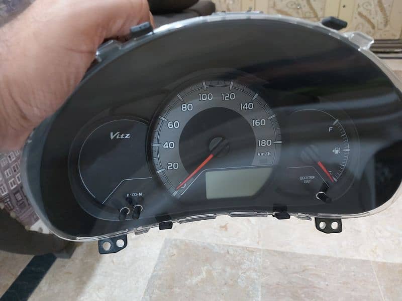 vitz speedometer 10/10 condition 3