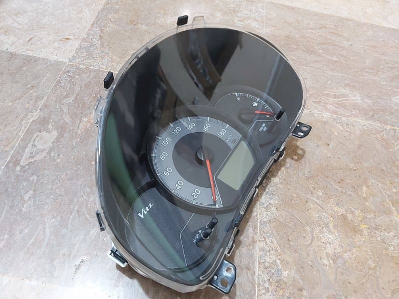 vitz speedometer 10/10 condition 4