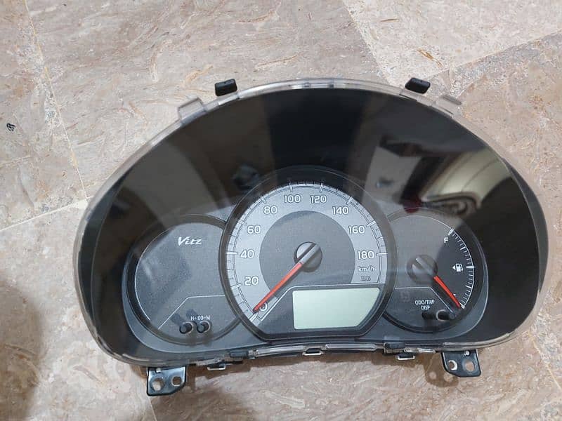 vitz speedometer 10/10 condition 8