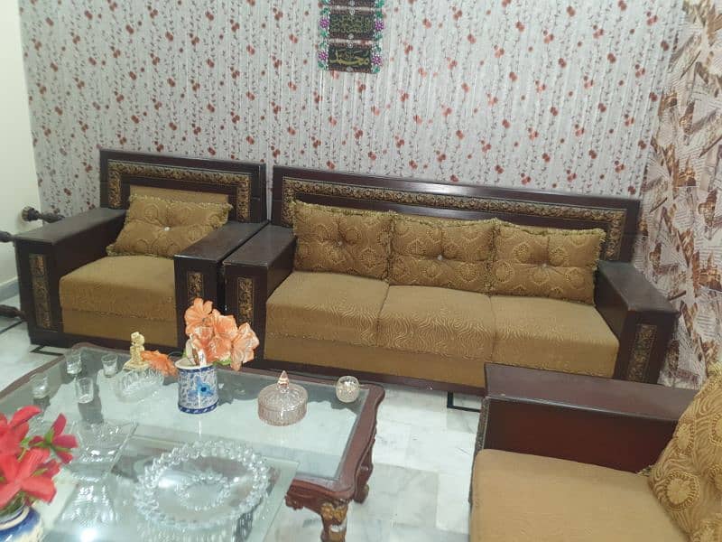 chinoti six seater with centre and 2 side tables 0