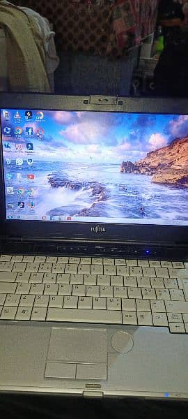 Fujitsu laptop running in window 7 with charger 1