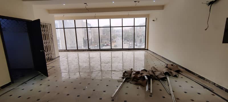 1 Kanal Floor Suitable For Gym, Warehouse, IT Office, Call Center Near DHA Phase1 1