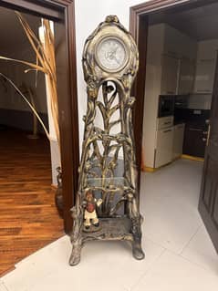 Standing clock deco paint