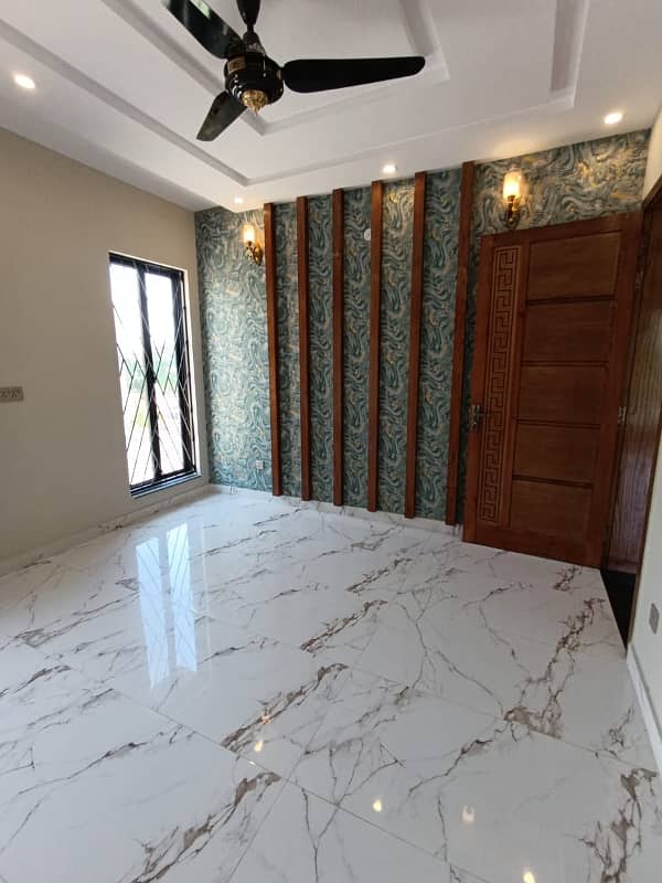 10 Marla House Available For Rent in Lowest Price at Bahria Town Lahore Lahore 24