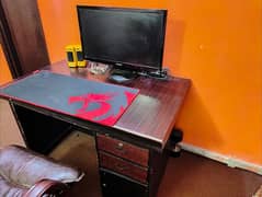 Computer table