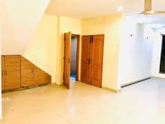 1 kanal beautiful 2nd floor portion for rent