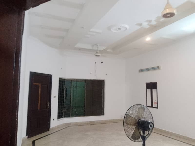 1 kanal beautiful lower portion for rent in Punjab government society ph2 4