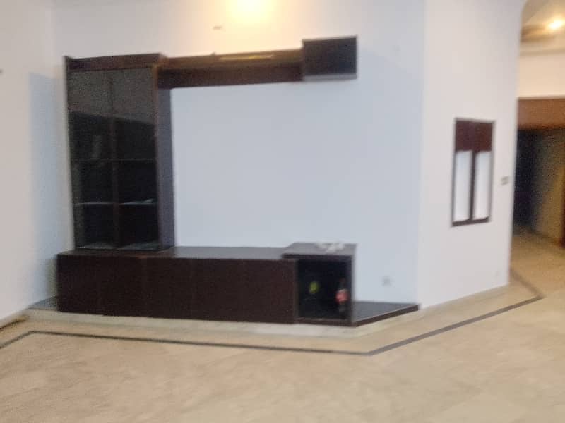 1 kanal beautiful lower portion for rent in Punjab government society ph2 7