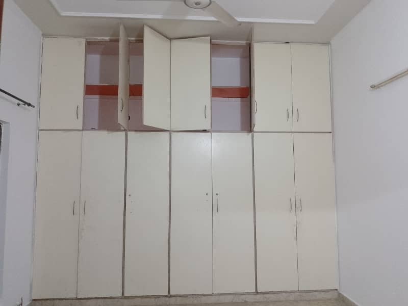 1 kanal beautiful lower portion for rent in Punjab government society ph2 9