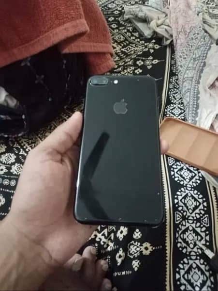 iPhone 7plus  128gp pta box sat 1