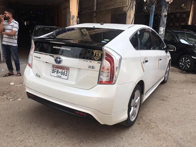 Toyota Prius 2012 3