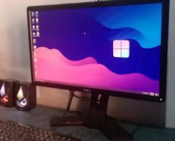 Wide monitor for sale 10/10 2