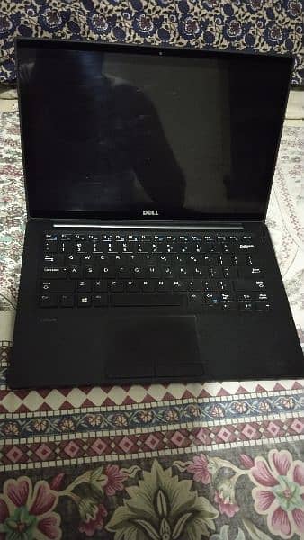 Dell Latitude 7280
6 Generation 
8GB 256 GB SSD  (Touch and Type) 1