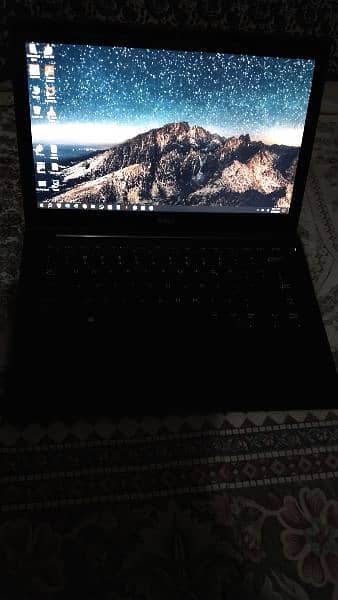 Dell Latitude 7280
6 Generation 
8GB 256 GB SSD  (Touch and Type) 5