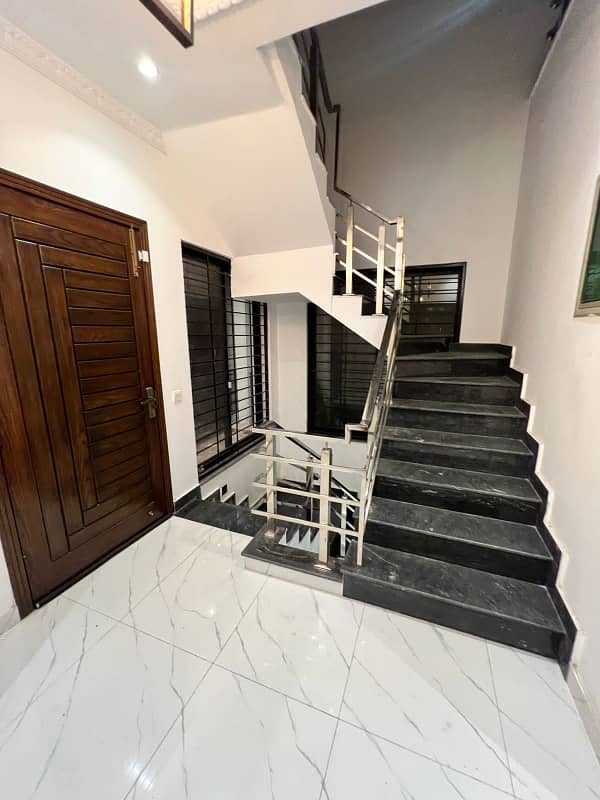 10 Marla House Available For Rent In Janiper Block Bahria Town Lahore 8