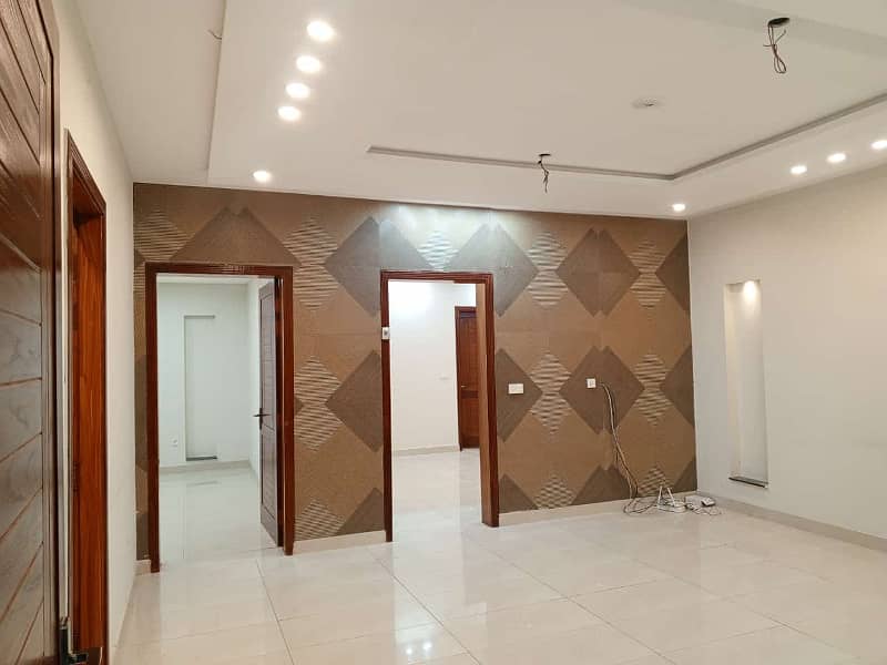 10 Marla House available For Rent In Gulmohar Block Bahria Town lahore 0