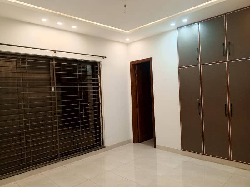 10 Marla House available For Rent In Gulmohar Block Bahria Town lahore 3