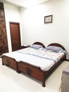 Set of 2 Single Beds made with High Quality Wood (with Mattress)