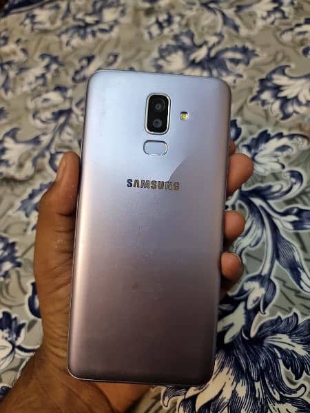 Samsung Galaxy j8 13/64 GB 1