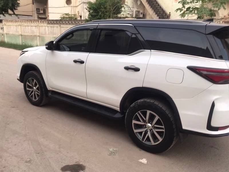 Toyota Fortuner V 2017 1