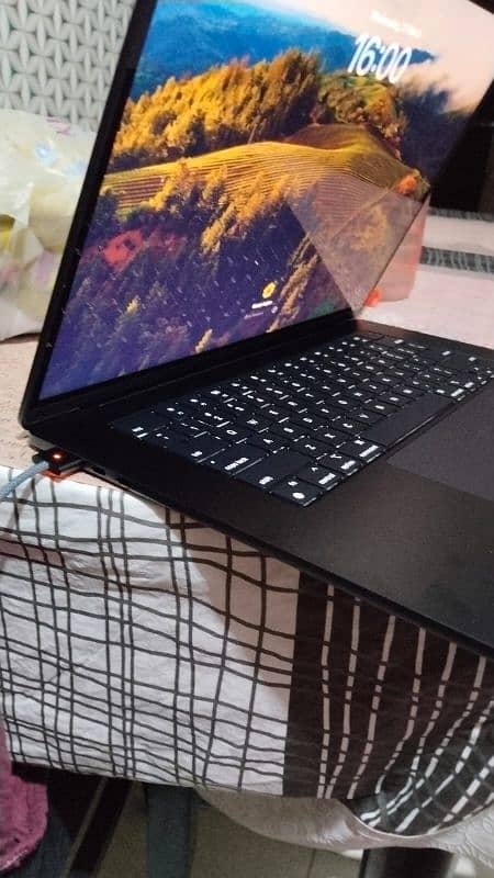 15-inch MackBook air with M2 chip - midnight 4