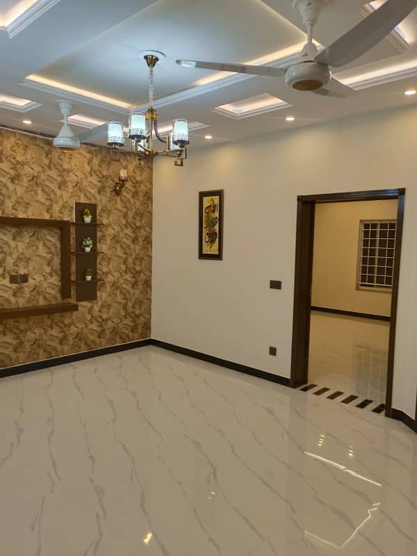 5 Marla House Available For Sale In Usman Block bahria Town lahore 24