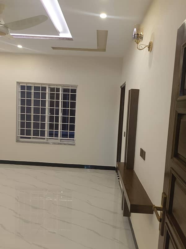 5 Marla House Available For Sale In Usman Block bahria Town lahore 28