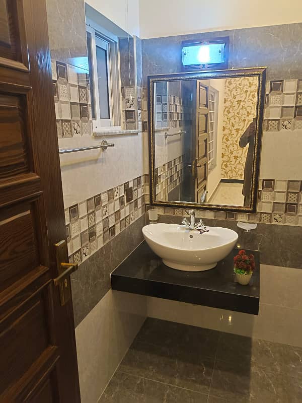 5 Marla House Available For Sale In Usman Block bahria Town lahore 30