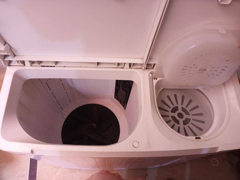 New condition Dawlance washing machine 7