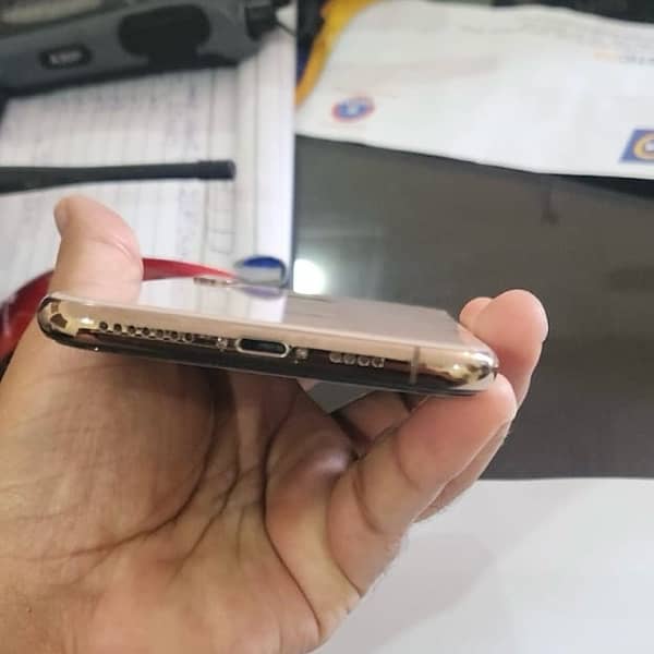 iPhone xsmax 256 GB Gold PTA Approved 1