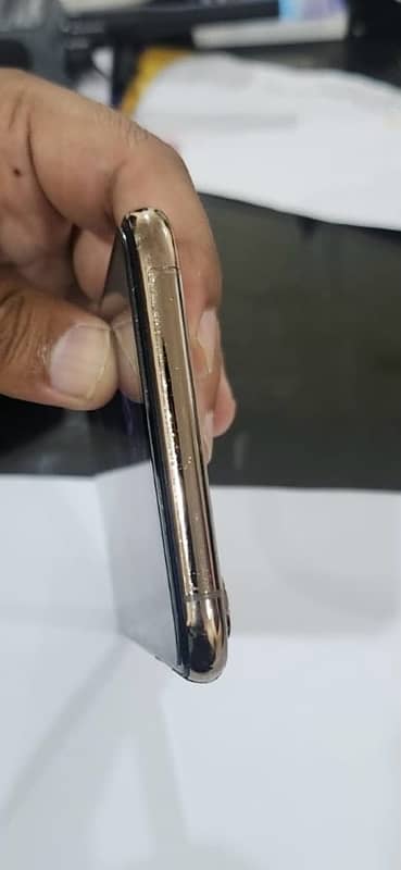 iPhone xsmax 256 GB Gold PTA Approved 3