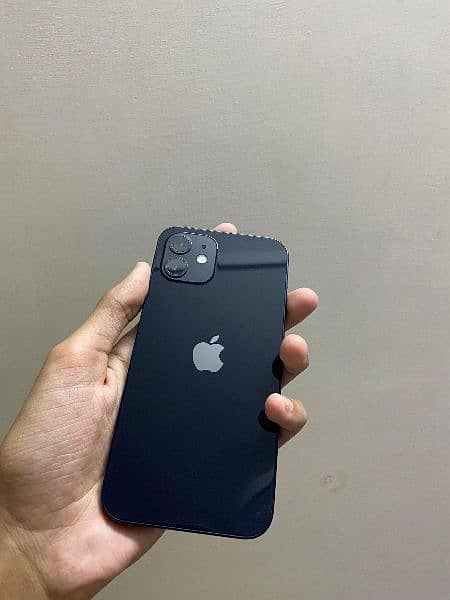 iPhone 12 (64GB) 7