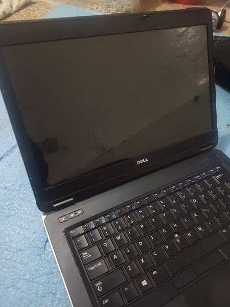 Dell Latitude E6440 0