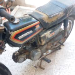 HONDA 70CC 1978 MODLE only green book hy file nhi hy 03452500689