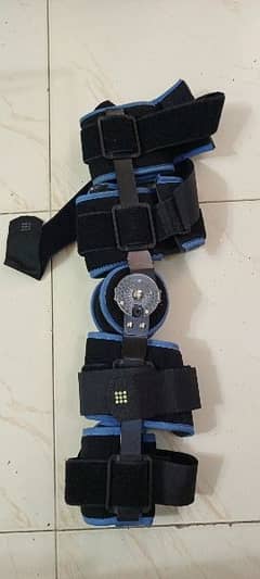 KNEE BRACE