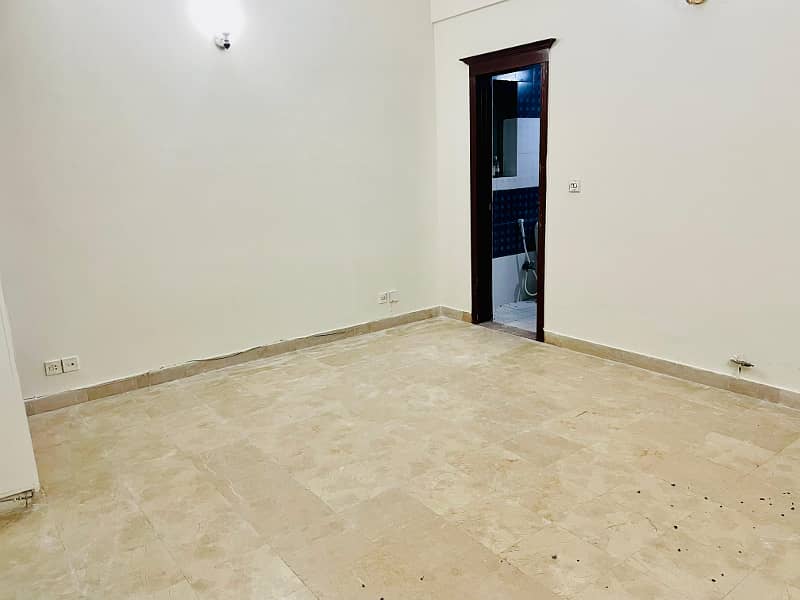 F-11 Markaz 1 Bedroom Apartment Available For Sale Investor Rate In Islamabad 2