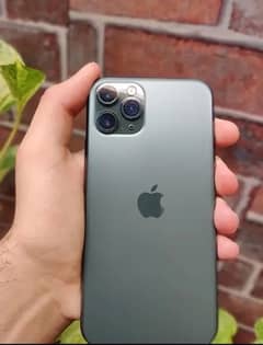 iphone 11 pro green colur condtion 10/10 just penl change